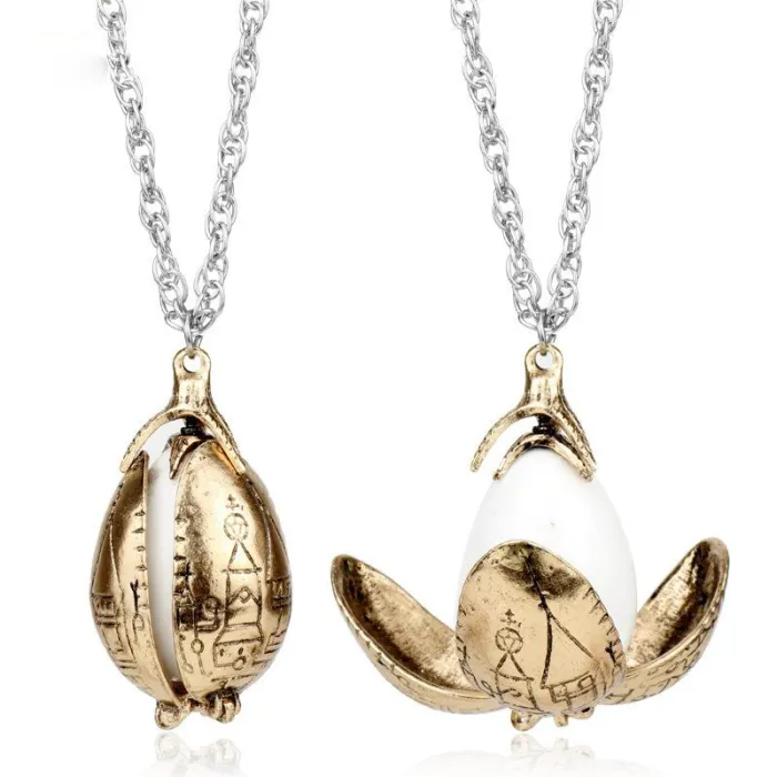 Necklace with dragon egg pendantKettingen