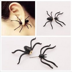 Earrings with black spider
