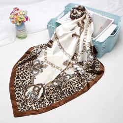 Luxuriöse Schal mit trendigem Print - Seide