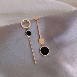Long earrings with black circle