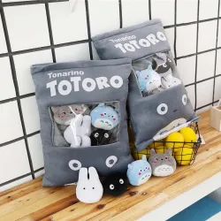 Totoro kussen met zachte kleine knuffels aan de binnenkant - 8 stuksKnuffels