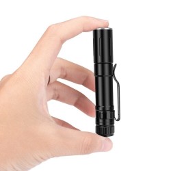 Mini Taschenlampe - mit Clip - 3 Lichtmodi - einstellbarer Fokus