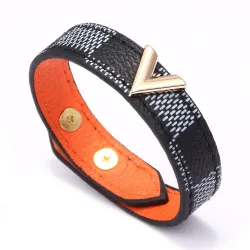 Modieuze leren armband - met V letter / bedels - unisexArmbanden