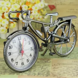 Vintage fiets met klokKlokken
