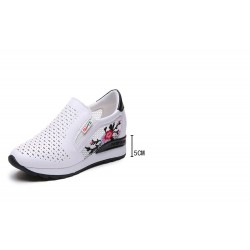 Trendy high platform loafers - slip-on - with floral printShoes