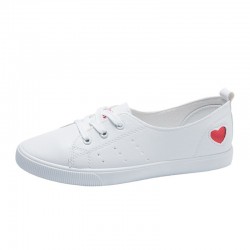 Klassische weiße Loafer - flache Sneakers - mit Herzverzierung