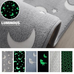 Dicker leuchtender Teppich - flauschige Plüschmatte