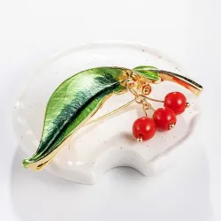 Groen blad / 3 kersen - elegante brocheBroches