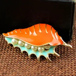 Rode zee mossel met parels - elegante brocheBroches