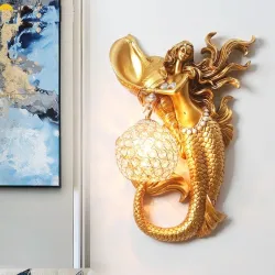 Luxe kristallen wandlamp - gouden zeemeermin met bolWandlampen