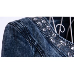 Modische kurze Jeansjacke - mit Pailletten / Kristallen - schmal geschnitten