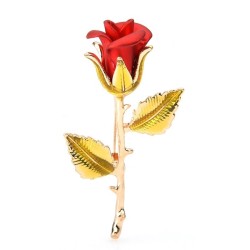Stilvolle Goldbrosche mit einer roten Rose