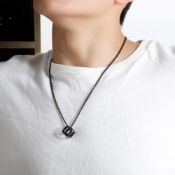 Halskette im Punk-Stil – Anhänger in Form eines ausgehöhlten Würfels – Unisex