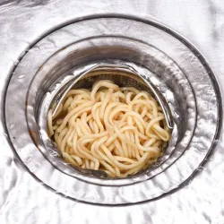 Kitchen sink drain strainer - anti-clogging filter - with handle - stainless steelSink strainers