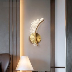 Moderne LED-Wandleuchte - Design mit goldenen Flügeln - für den Innenbereich