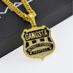 Gangsta - goldene Halskette im Rap-Stil
