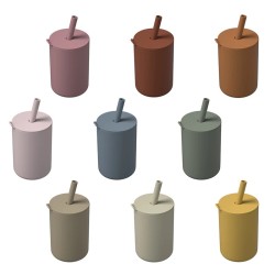 Trinkbecher aus Silikon für Kinder – Kalt-/Warmwasser – mit Strohhalm – auslaufsicher – BPA-frei – einfarbig