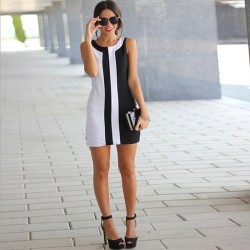 Ärmelloses Minikleid - schwarz/weiß gestreift - Übergröße