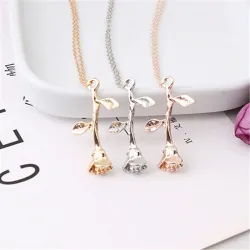 Elegante ketting met rozen hangerKettingen