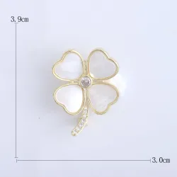 Four leaf clover brooch - shell / crystalBrooches