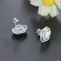 Ohrringe mit gedrehtem Knoten – mit Opal/Kristallen
