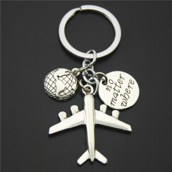 Earth & airplane - silver keychainSleutelhangers