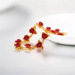 Gold & silver bracelet with red rosesArmbanden