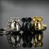 Metal keychain with a mouseSleutelhangers