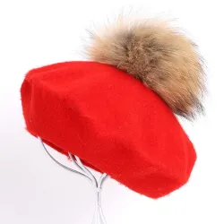 Elegant beret with fur pom-pomPetten & Hoeden