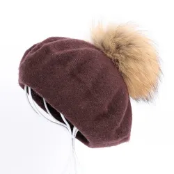 Elegant beret with fur pom-pomPetten & Hoeden