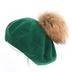 Elegant beret with fur pom-pomPetten & Hoeden