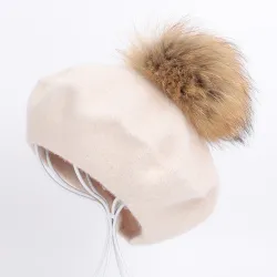 Elegant beret with fur pom-pomPetten & Hoeden